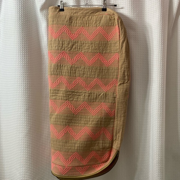 NWOT FP ONE Geo Mango Quilt Dog Bed Cover - Picture 5 of 8